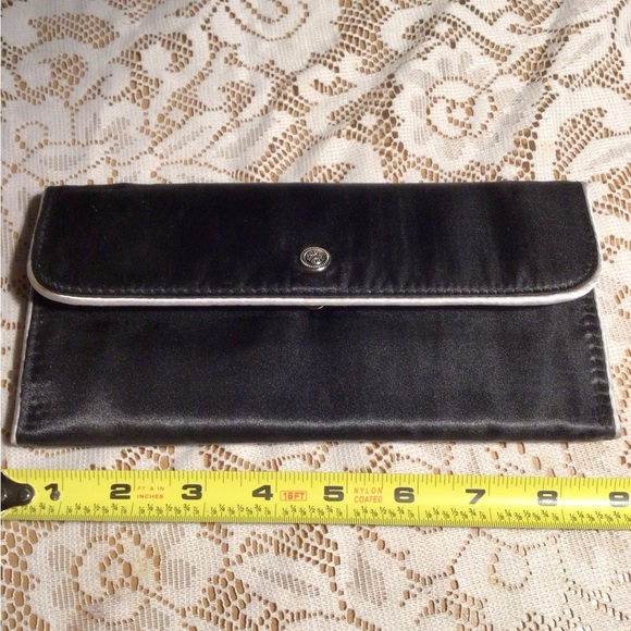 BLACK AND WHITHE LINE JEWELRY WALLET. - Picture 7 of 8